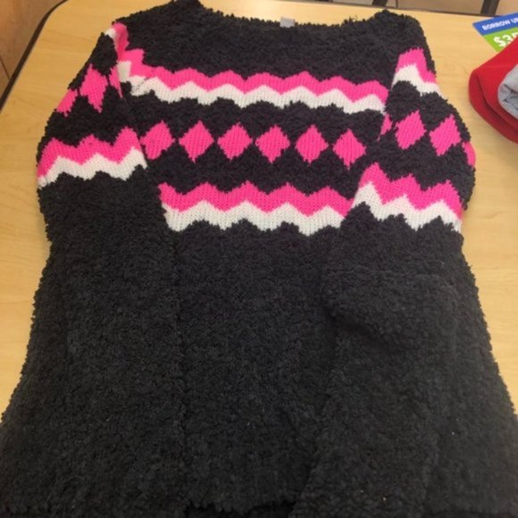 Arizona Black,Pink & White Chevron Soft Fuzzy Sweater Size small - Picture 7 of 9